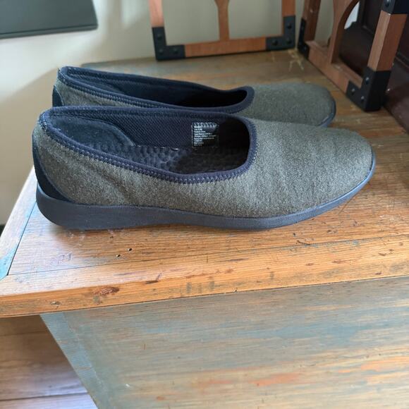 Duluth Trading Co Women Hawk Ridge Slip On Comfort Shoe SZ 9.5 Green Wool Blend - Picture 3 of 8